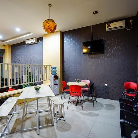 Oyo1769里德酒店 美娜多 外观 照片