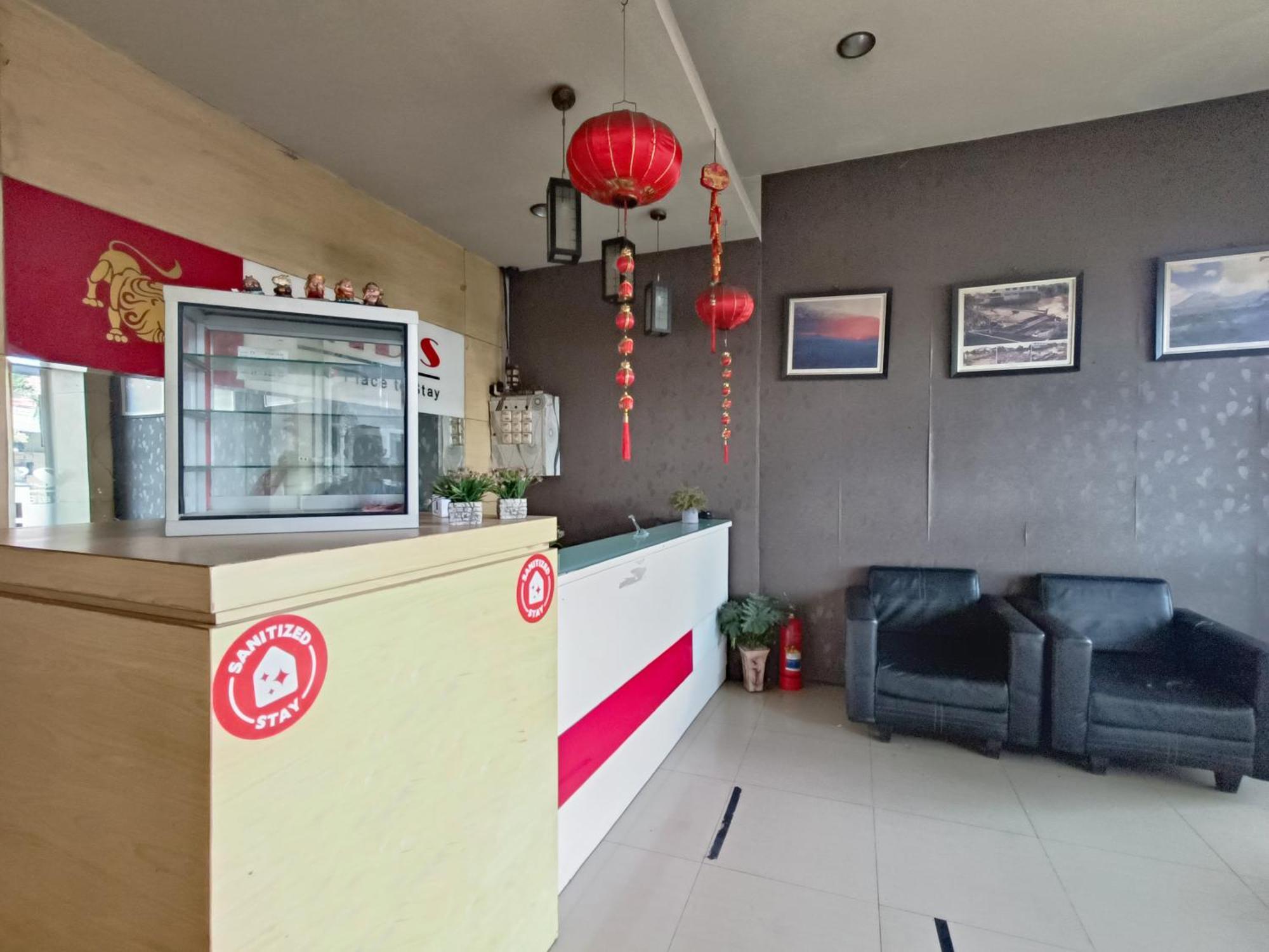 Oyo1769里德酒店 美娜多 外观 照片