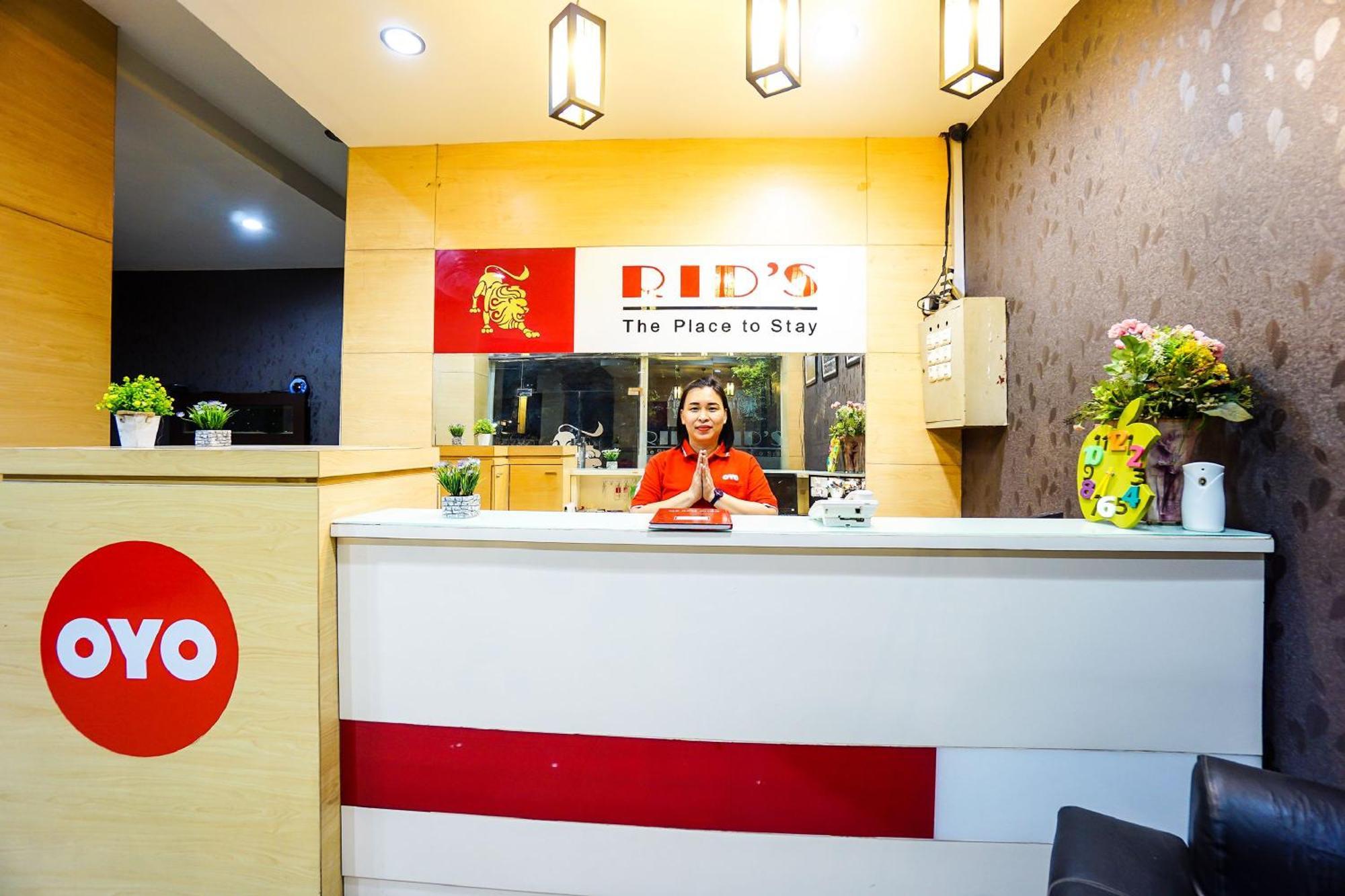Oyo1769里德酒店 美娜多 外观 照片