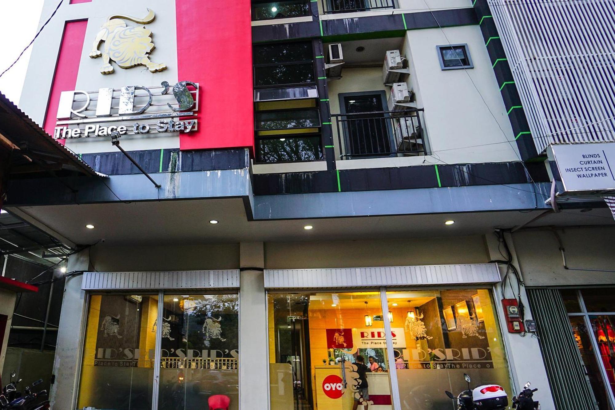 Oyo1769里德酒店 美娜多 外观 照片